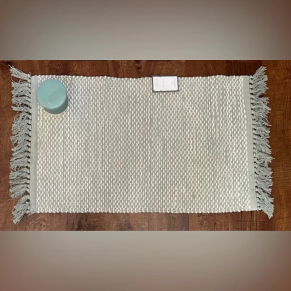 NWT threshold bath rug & matching canister